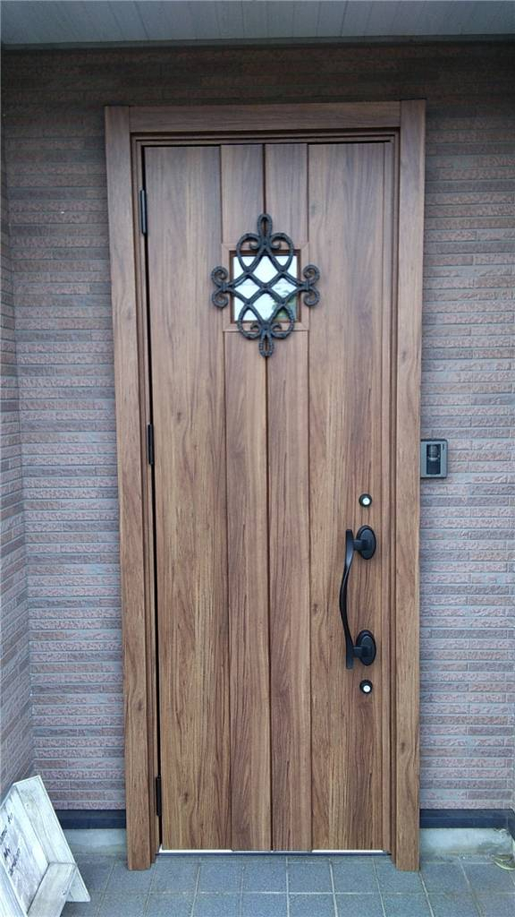 オーケンズの断熱玄関ドアへの交換の施工後の写真1