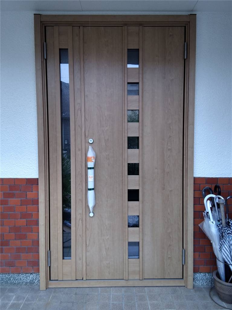オーケンズの1Dayリフォーム　玄関ドア交換！の施工後の写真1