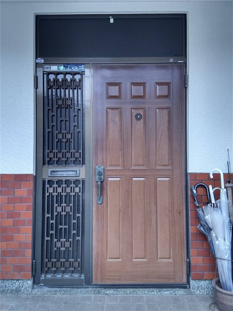 オーケンズの1Dayリフォーム　玄関ドア交換！の施工前の写真1