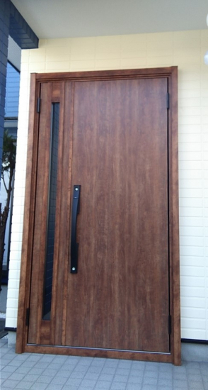 オーケンズの玄関ドア取替工事施工事例写真1