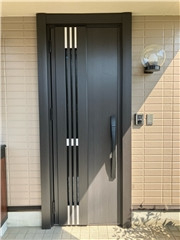 オーケンズの玄関ドア取替工事の施工後の写真1