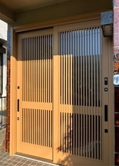 オーケンズの玄関引戸取替工事の施工後の写真1