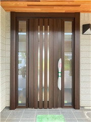 オーケンズの玄関ドア取替工事の施工後の写真1