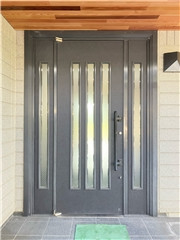 オーケンズの玄関ドア取替工事の施工前の写真1