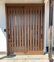 オーケンズの玄関引戸取替工事の施工後の写真1