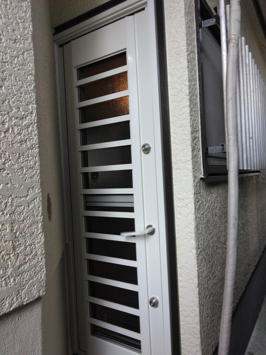 山装 リニューアル事業部の【横浜市・ドアリフォーム・採風ドアの取付】ドアを閉めたまま新鮮な空気を取り入れることができます。の施工後の写真1