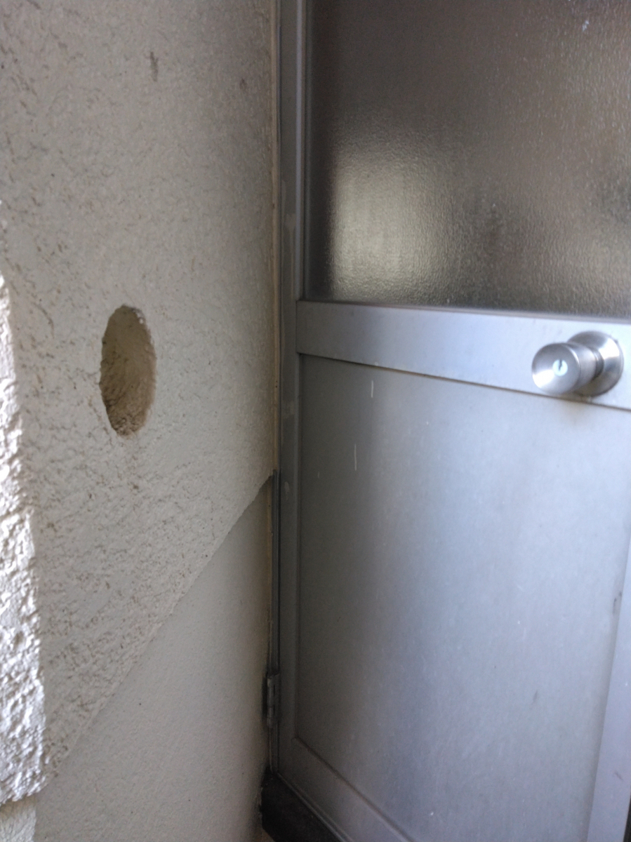山装 リニューアル事業部の【横浜市・ドアリフォーム・採風ドアの取付】ドアを閉めたまま新鮮な空気を取り入れることができます。の施工前の写真2