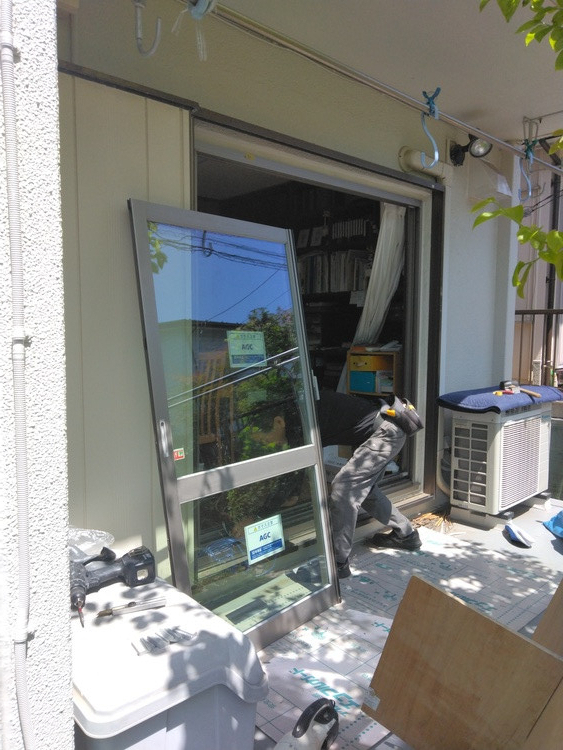 山装 リニューアル事業部の【防犯合わせペアガラス】交換工事の施工前の写真2