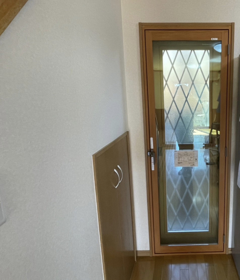 マサキトーヨー住器の勝手口ドアにインプラステラスドアをつけたら施工事例写真1