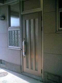 海南トーヨー住器の玄関ドア交換工事の施工後の写真1