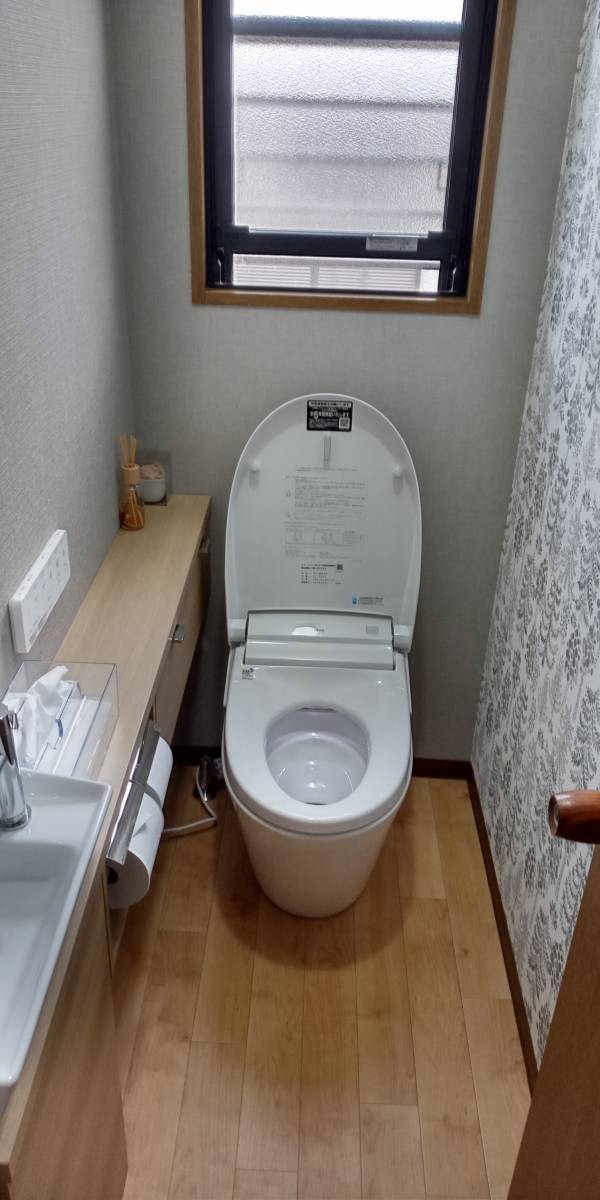 海南トーヨー住器の自動開閉式トイレへ改修（和歌山県海南市）の施工後の写真1