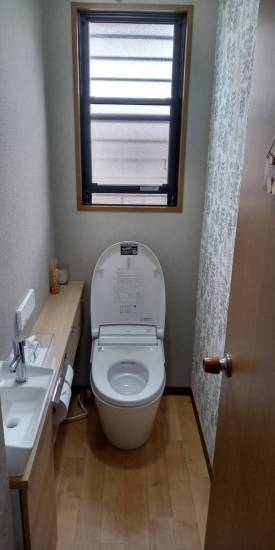 海南トーヨー住器の自動開閉式トイレへ改修（和歌山県海南市）施工事例写真1