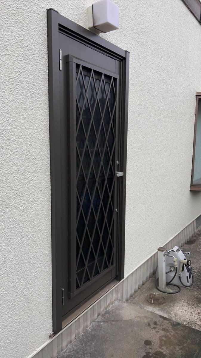 海南トーヨー住器の勝手口ドア改修　リシェント　（和歌山県和歌山市）の施工後の写真1
