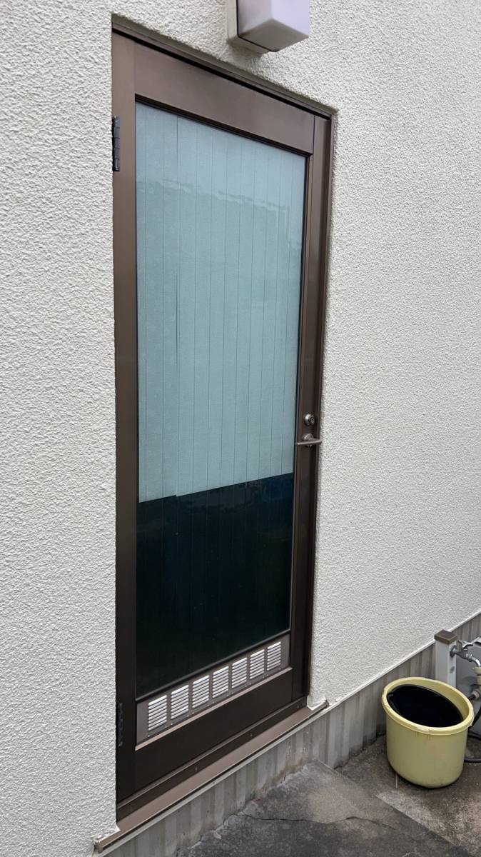 海南トーヨー住器の勝手口ドア改修　リシェント　（和歌山県和歌山市）の施工前の写真1