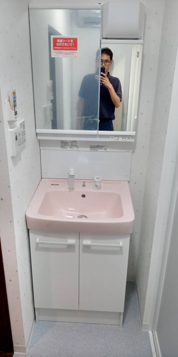 海南トーヨー住器の洗面化粧台（オフト）設置工事の施工後の写真1
