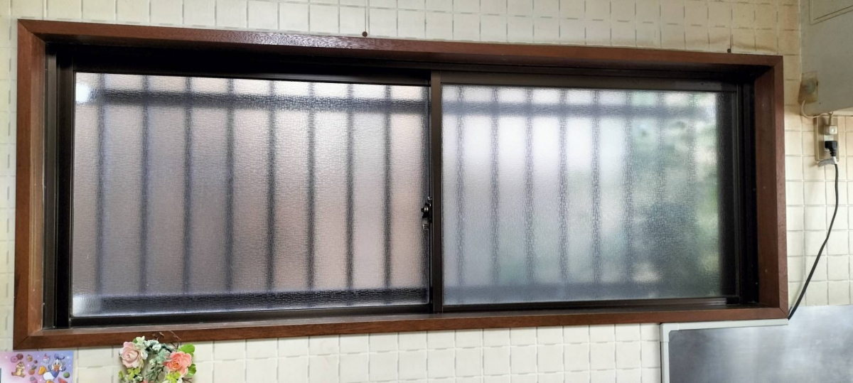 海南トーヨー住器の内窓設置工事インプラス（有田市）　2024年先進的窓リノベ補助金対象工事の施工前の写真1