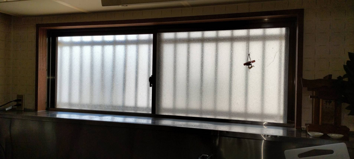 海南トーヨー住器の内窓設置工事インプラス（有田市）　2024年先進的窓リノベ補助金対象工事の施工前の写真2