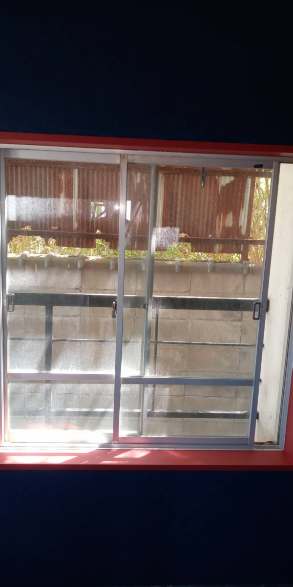海南トーヨー住器のリフォーム取替窓リプラス（和歌山市）の施工前の写真1