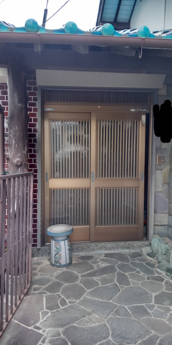 海南トーヨー住器の玄関引き戸改修リシェント(海南市)の施工前の写真1