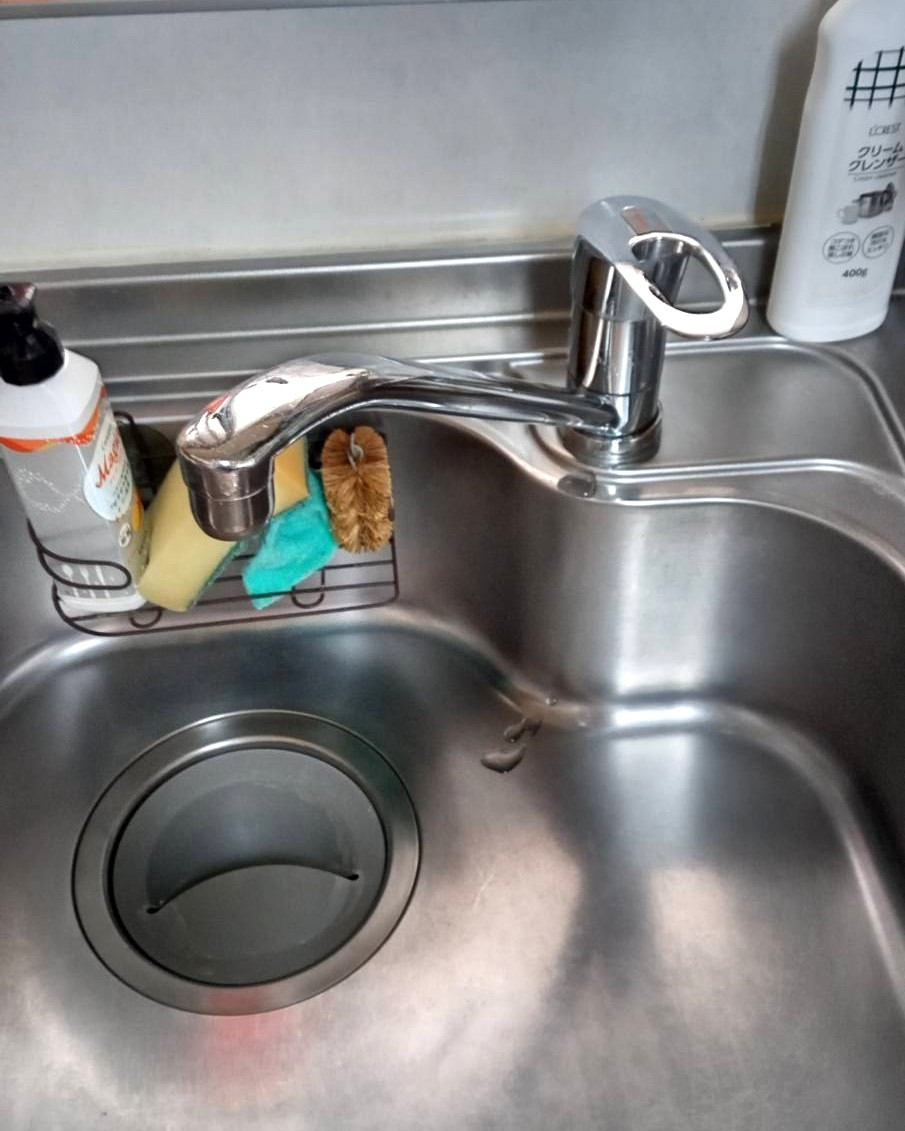 海南トーヨー住器のキッチン水栓交換で快適＆清潔な暮らしへ✨の施工前の写真1