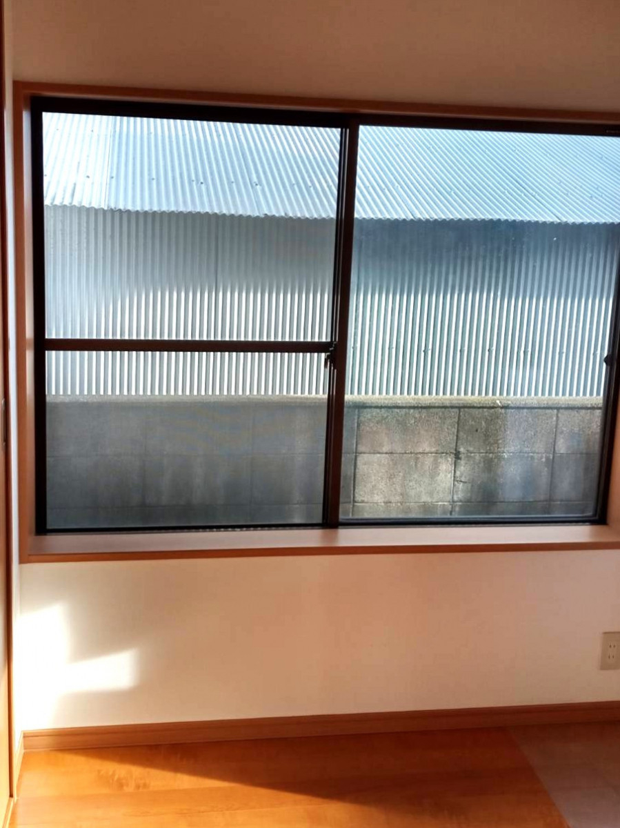 海南トーヨー住器の光と景色が変わる窓リフォーム🔧｜和歌山市・リプラス施工事例の施工前の写真1