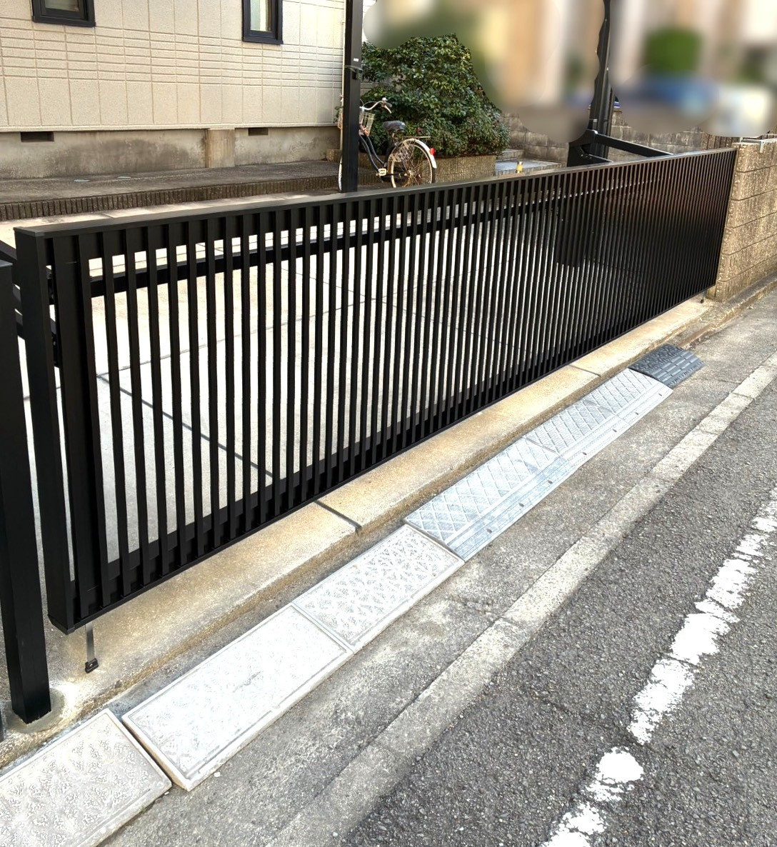 海南トーヨー住器の毎日のストレスがゼロに！ワイドオーバードア取付工事｜和歌山市の施工後の写真1