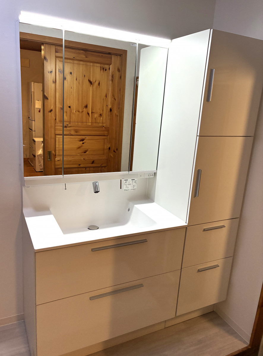 海南トーヨー住器の洗面化粧台の交換ならLIXILクレヴィがおすすめ💡の施工後の写真1