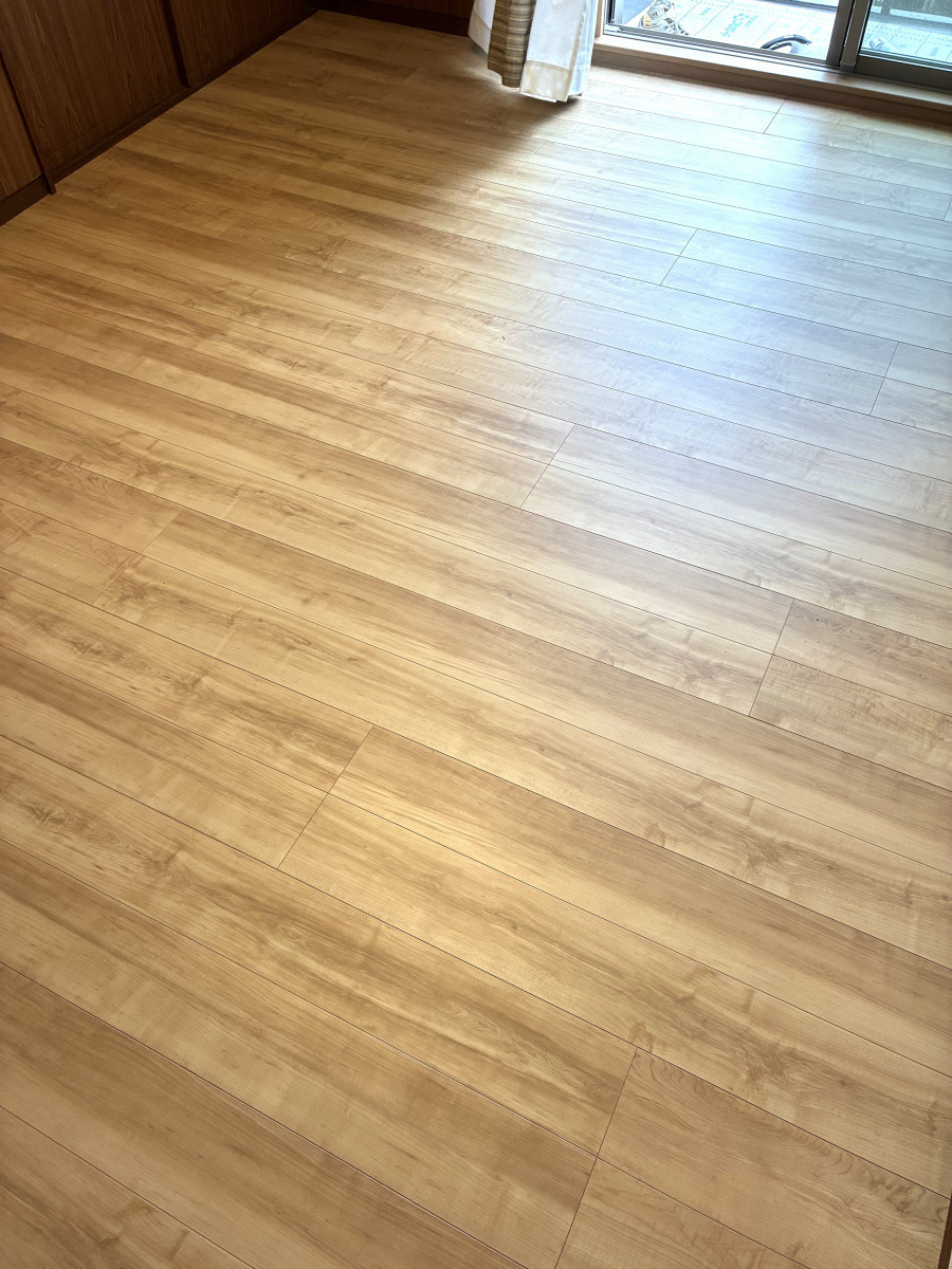 海南トーヨー住器の劣化した床を安全にリフォーム｜フローリング張替え施工例の施工後の写真1