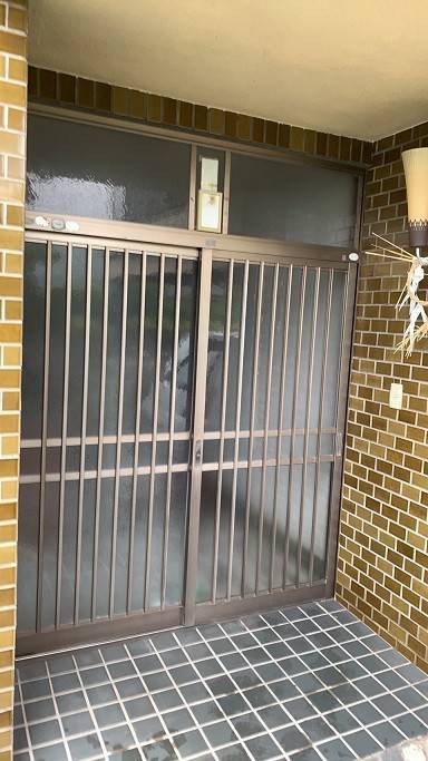 海南トーヨー住器の玄関引き戸が一新しました！玄関ドアリシェント（和歌山県海南市）の施工前の写真1