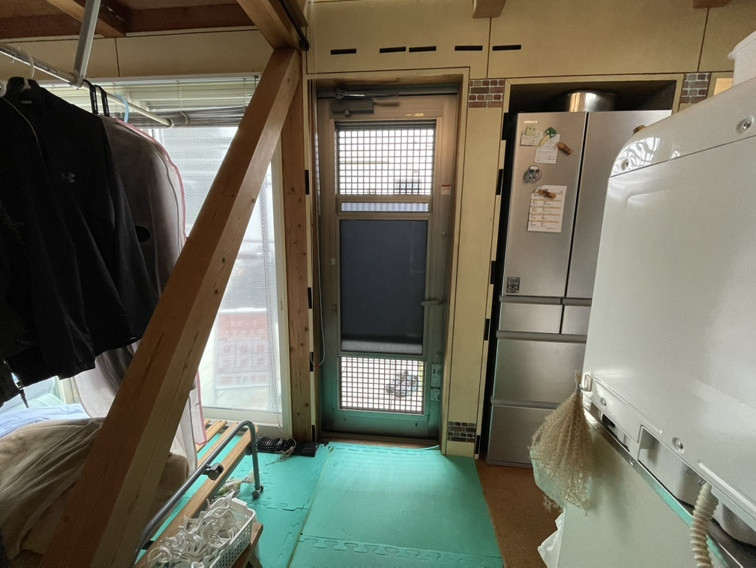 藤野トーヨー住器 市原の『千葉県千葉市』勝手口ドア交換!壁をこわさず1日で交換の施工前の写真2