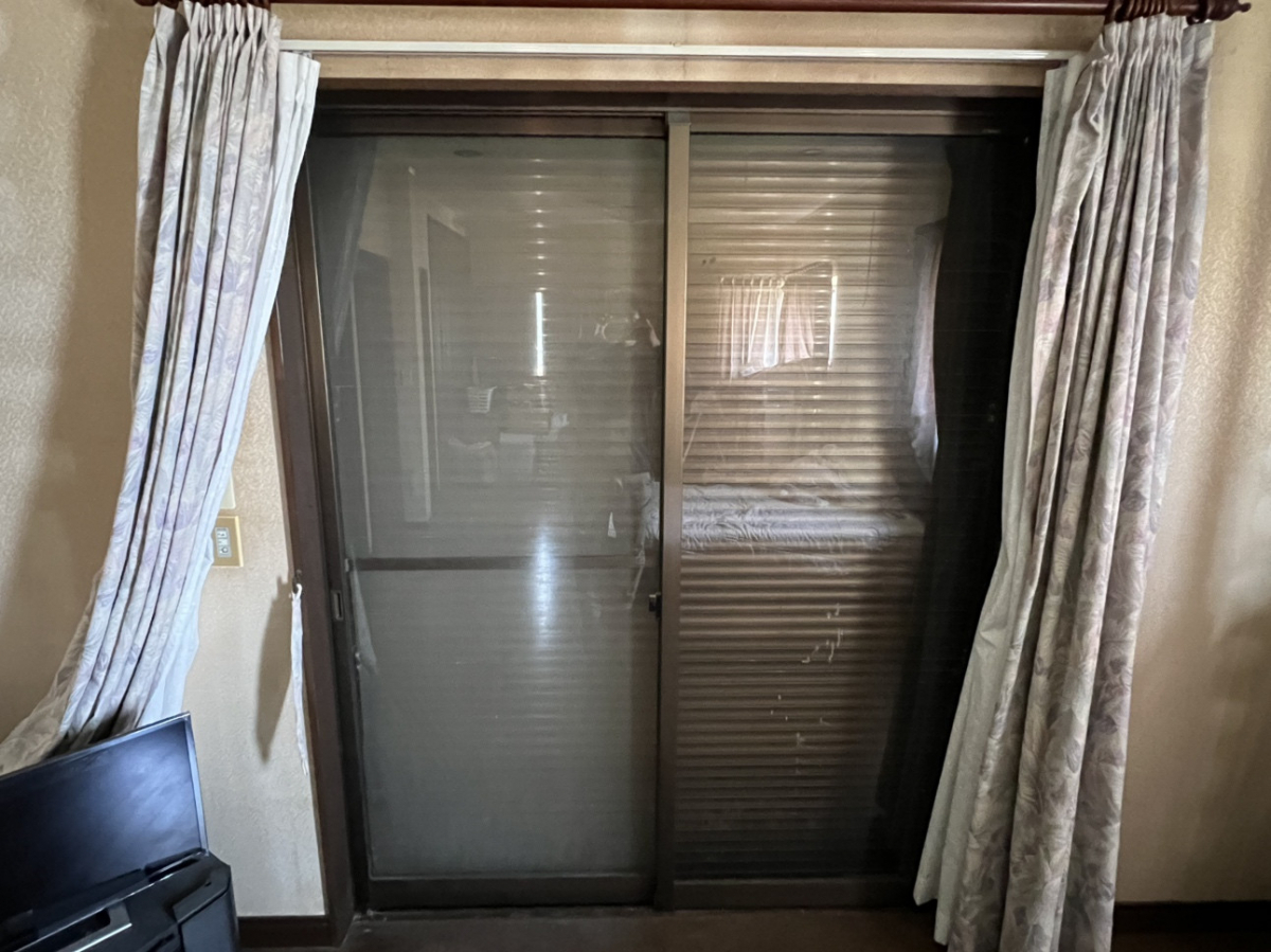 藤野トーヨー住器 市原の『千葉県富津市』補助金を活用!!電動シャッター交換工事の施工前の写真2
