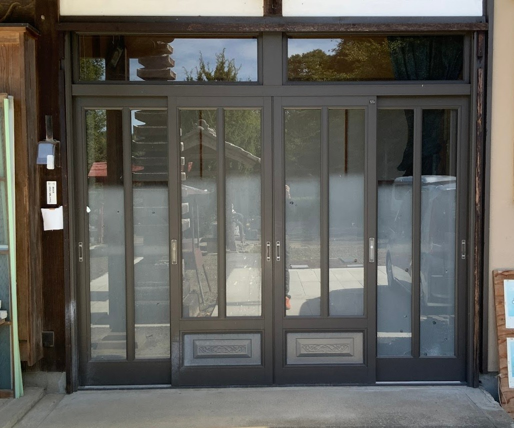 藤野トーヨー住器 市原の『千葉県富津市』ＬＩＸＩＬリシェント玄関引戸２　交換工事の施工前の写真1