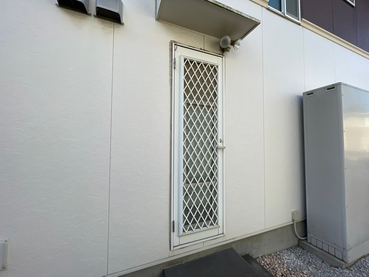 藤野トーヨー住器 市原の『千葉県君津市』断熱・防犯◆リシェント勝手口ドア交換工事の施工前の写真2