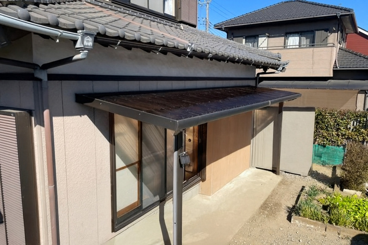 藤野トーヨー住器 市原の『千葉県市原市』テラス屋根交換の施工後の写真1