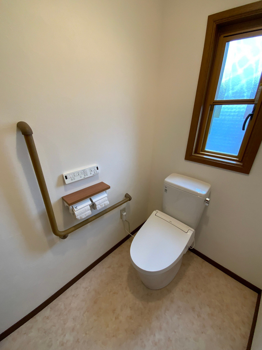 藤野トーヨー住器 市原の『千葉県市原市』トイレリフォーム　ＬＩＸＩＬアメージュの施工後の写真1