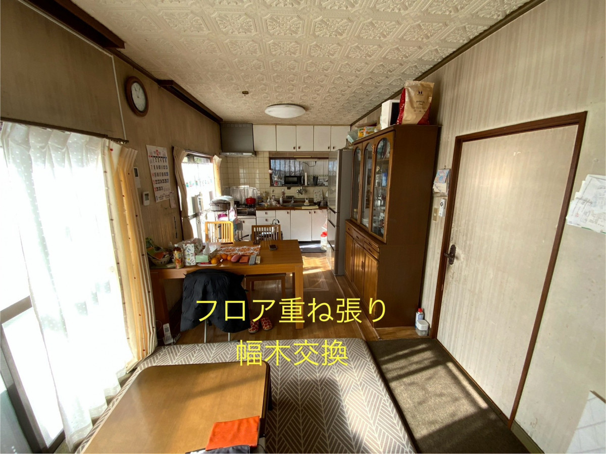 藤野トーヨー住器 市原の『千葉県市原市』リビング床・壁リフォーム工事の施工前の写真1