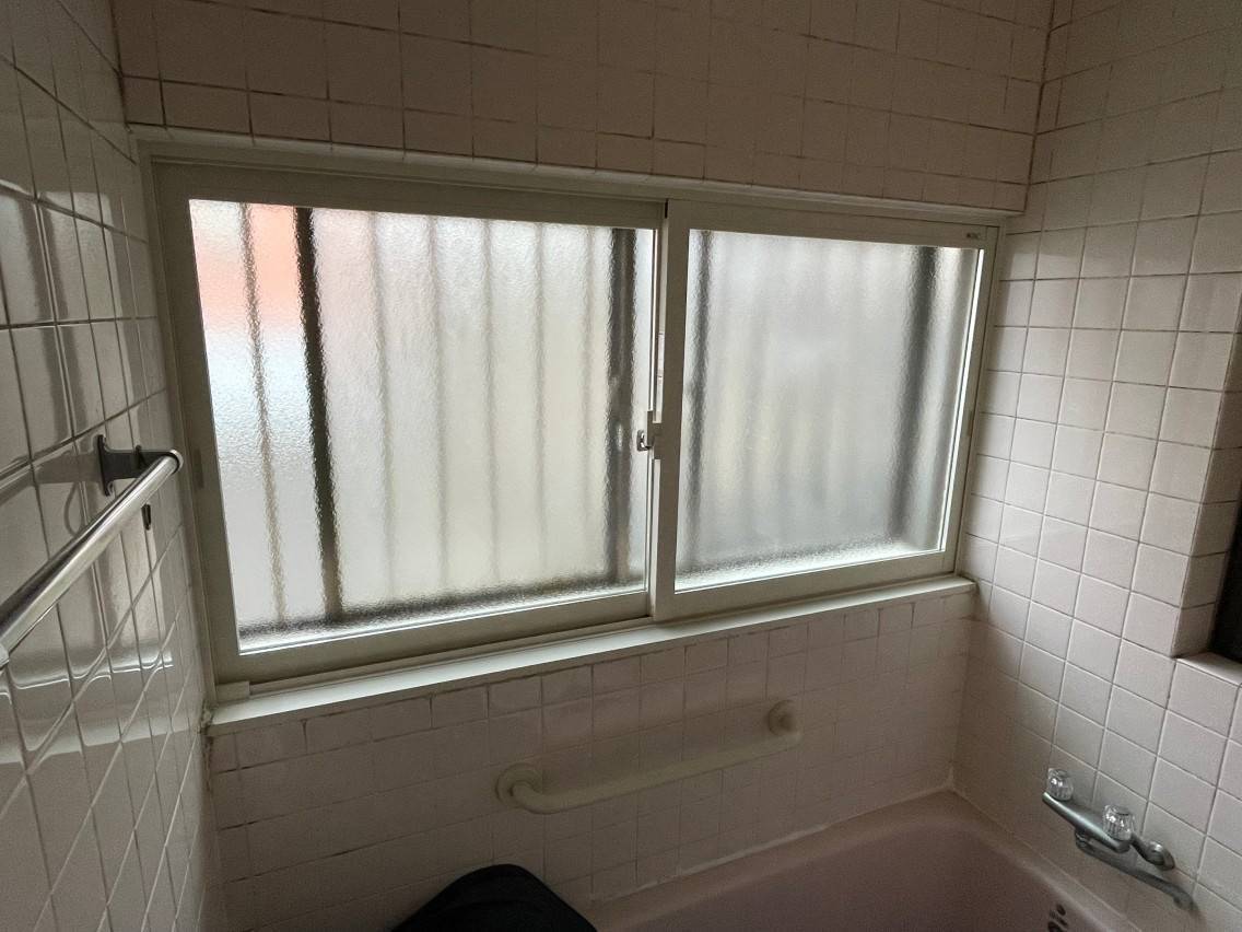 藤野トーヨー住器 市原の浴室インプラス（内窓）取付工事の施工後の写真1