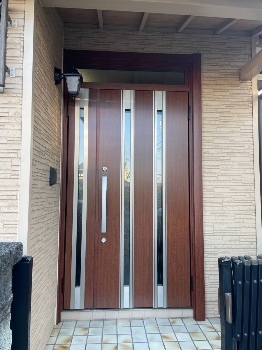 藤野トーヨー住器 市原の玄関ドア交換工事の施工後の写真1